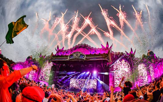 Tomorrowland duikt in het rood