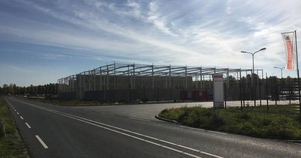 Bouw stilgelegd van loods containerhaven Budel-Dorplein: 'Loods had er niet mogen staan'