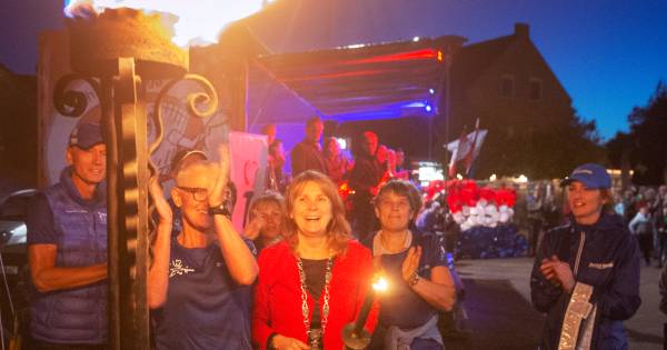 Bernheze viert 75 jaar bevrijding met lampions en vuur - BD.nl