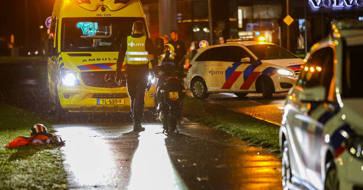 Voetganger in Apeldoorn op fietspad aangereden door scooter.