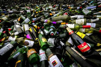Waslijst aan fouten bij glasrecycling in Heijningen: Burgemeester is het beu
