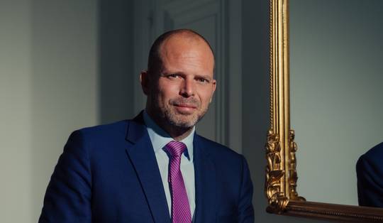 Al tweetend zorgt Theo Francken opnieuw voor controverse: ‘Het gevaar is dat hem en dus Defensie niets meer wordt gegund’