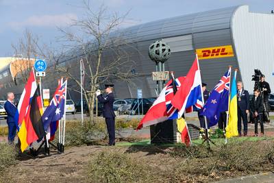 Monument voor slachtoffers MH17 onthuld op Vliegbasis Eindhoven