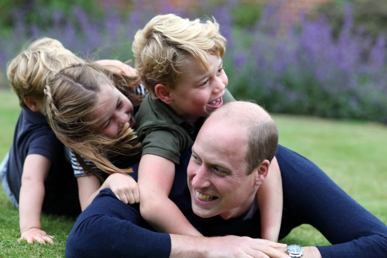 Prins William, prins George (rechts), prinses Charlotte (midden) en prins Louis (links)