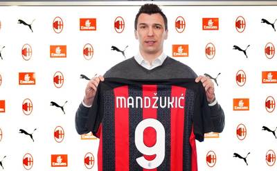 Transfer Talk. Essevee denkt aan Colassin - AC Milan strikt Mandzukic - Huntelaar keert terug naar Schalke 04
