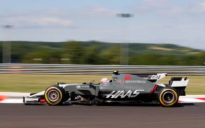 Giovinazzi crasht in vrije training Hongarije