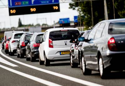 Ongeval met vier auto's en vrachtwagens op A29 bij Willemstad