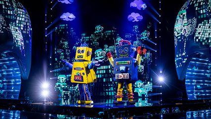5. Lize Feryn & Aster Nzeyimana (Robots)