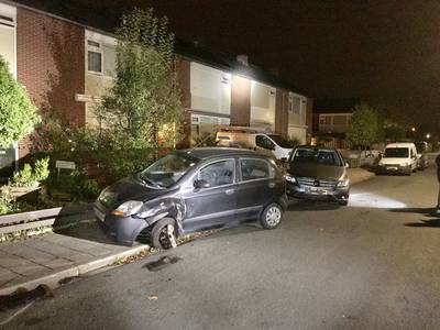 Botsende bestuurder Bemmel spoorloos na aanrijden twee auto's en boom