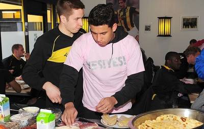 Gaat ‘de homo's van Vites’ te ver? Lastig, vinden deze supporters