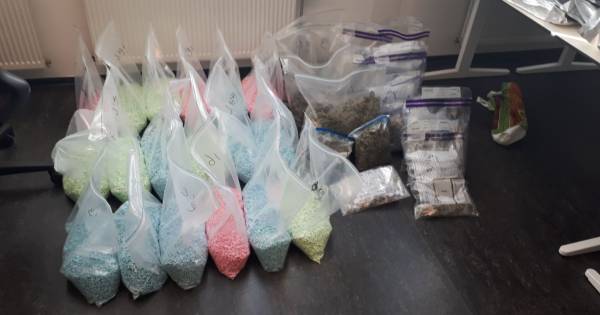 176.000 pillen en enkele kilo's aan softdrugs gevonden in Zegge