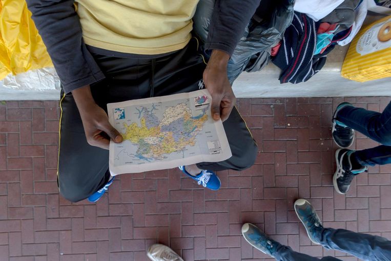 Migranten stranden bij Comomeer na sluiting grens ...