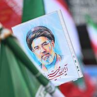 Gewond, gedood, geëvacueerd naar Moskou? Mysterie over status nieuwe opperste leider van Iran blijft groot