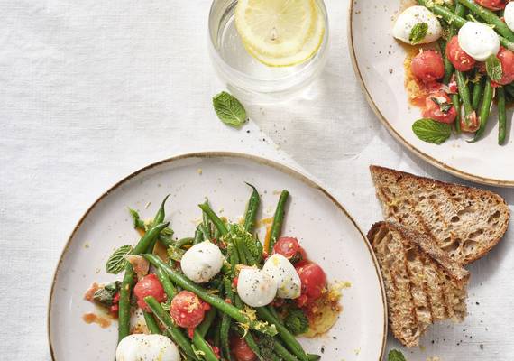 Frisse sperziebonen met tomaatjes en mozzarella 