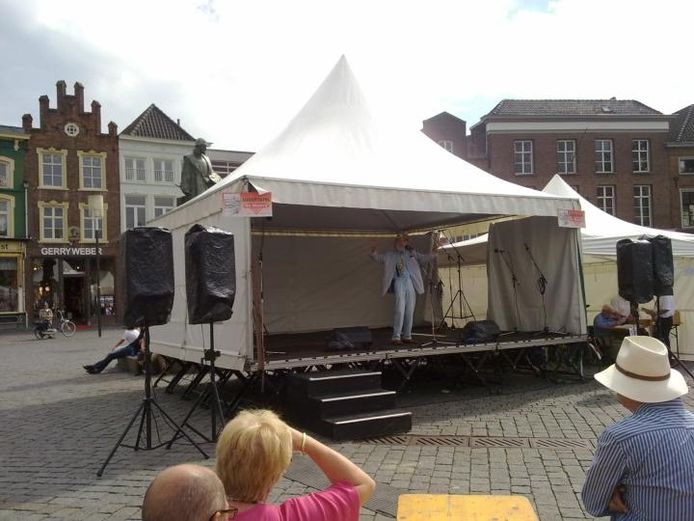 Gezellige septemberzondag | Den Bosch, Vught | bd.nl Artibosch in tenten Bourgondisch | Foto | bd.nl