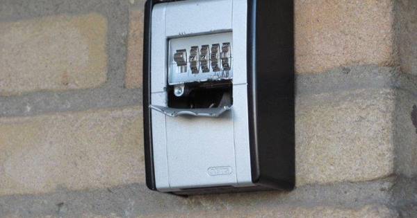 Kastje met personenalarmering Velddriel misbruikt door inbrekers