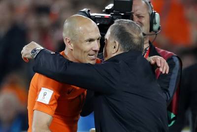 Robben wanhoopt niet na winst Zweden: We kunnen ook eerste worden