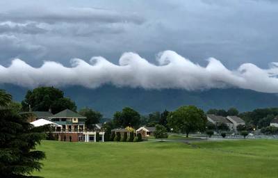 De rares nuages en forme de vagues dans le ciel de Virginie