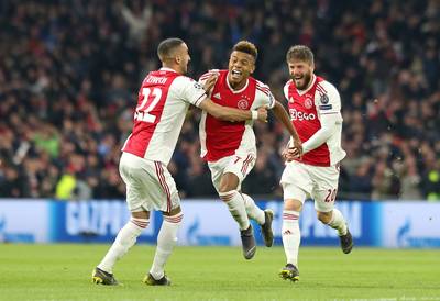 Ajax passeert bij succes tegen Juventus grens van 90 miljoen euro