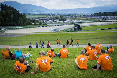 Bottas 'vliegt' naar pole, Verstappen op P4 na straf Vettel