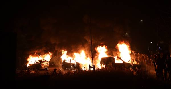 Witboomstraat in Veen opnieuw toneel van autobranden - BD.nl