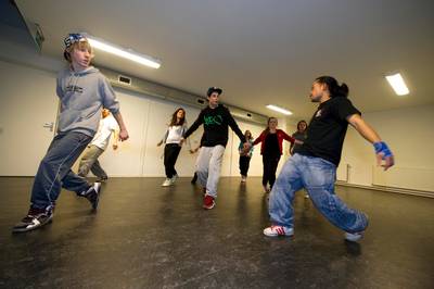 Jongerenwerkers in Goor gaan vaker de straat op: Jongerencentrum De Maan sluit