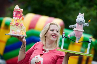 Verjaarsdagtaart voor jarige Rhenense panda's komt uit Tiel