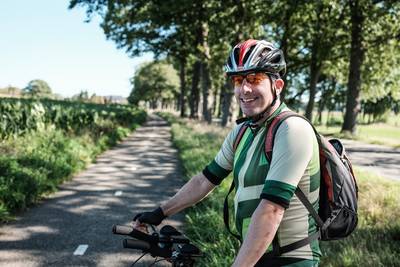 Zwerfinator Stef ruimt de Achterhoek op: acht volle zakken per weekend