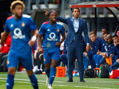 Van Bronckhorst beducht voor counters AZ