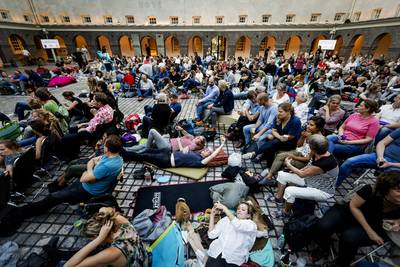 Van der Laan: ik blijf voorlopig burgemeester