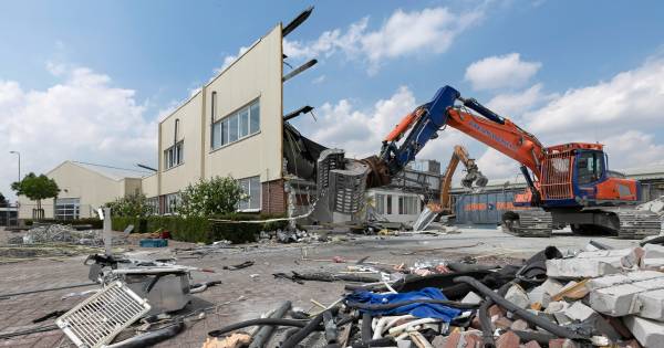 Regenschade herstellen in de hitte bij De Groot in Hedel
