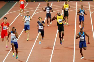 Usain Bolt ontroostbaar na dramatisch afscheid