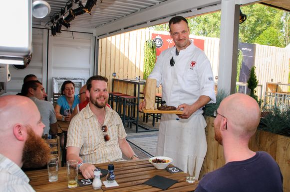 Let S Meat Steakrestaurant Met Bediening Aan Tafel Rotselaar