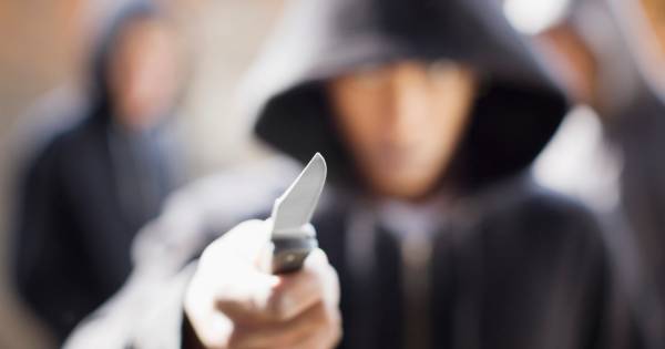 Pool bedreigt Tilburger met mes een geeft valse naam op bij arrestatie.