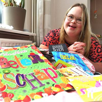 Pechvogel Josephine (21) uit Beers viel van haar paard: Wie stuurt haar een beterschapskaartje?