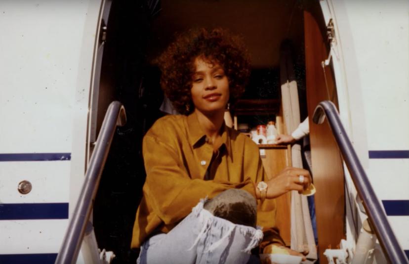 Kippenvelmomentje: Whitney Houston leeft in eerste trailer docu Whitney