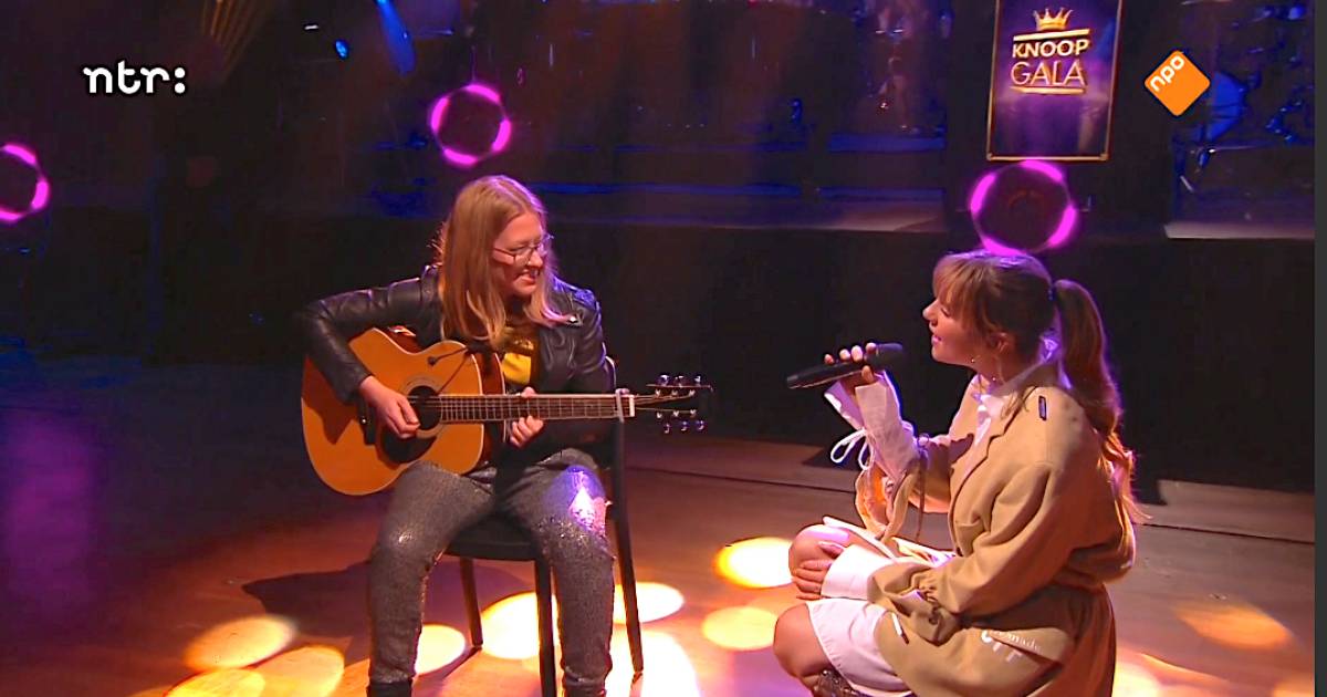 Moving Maan Helps Guitarist Cheyenne When She Doesn T Remember It For A While At Knoopgala Show Netherlands News Live We have 29 free gala vector logos, logo templates and icons. moving maan helps guitarist cheyenne