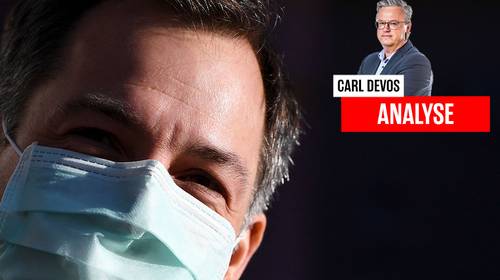 Carl Devos. Het is niet omdat PS niet in de Zestien zit, dat ze niet aan de knoppen zit. Liberaal kleurt De Croo I tot vandaag zeker niet