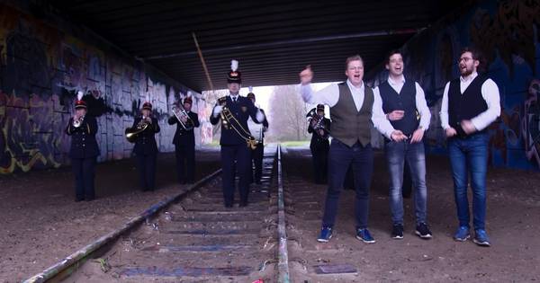 Carnavalskraker van Rooise Emile en de Ratelbandjes gemaakt in Boxtel en Liempde