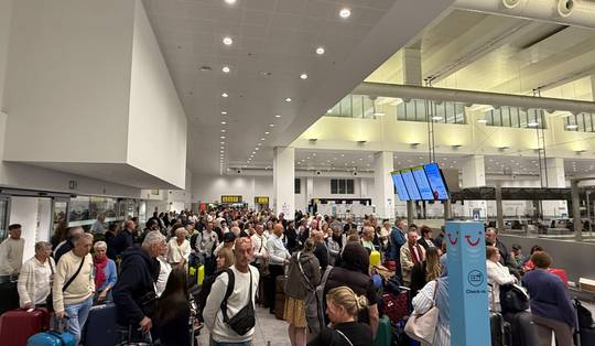 Spontane staking bij Aviapartner zorgt voor lange wachtrijen aan check-in op Brussels Airport