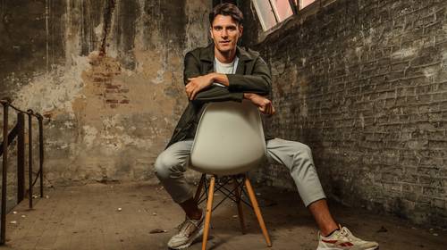 Conner Rousseau (sp.a) onder vuur: “Hij waste alleen af als vakantiejob. Hoe weet dié dan hoe moeilijk het leven is?”