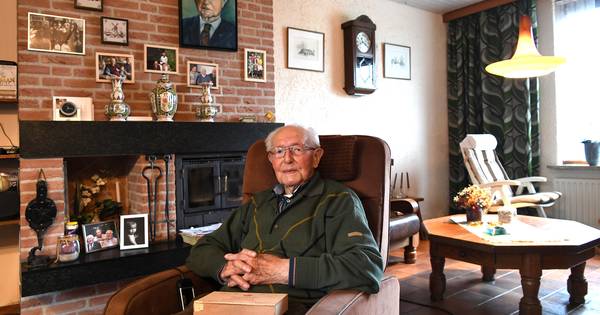 Adriaan (103) verlaat na 100 jaar zijn huis na een veelbewogen leven - Eindhovens Dagblad
