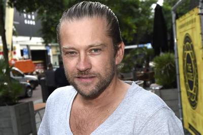 Ferri Somogyi (44) vraagt 19 jaar jongere vriendin ten huwelijk