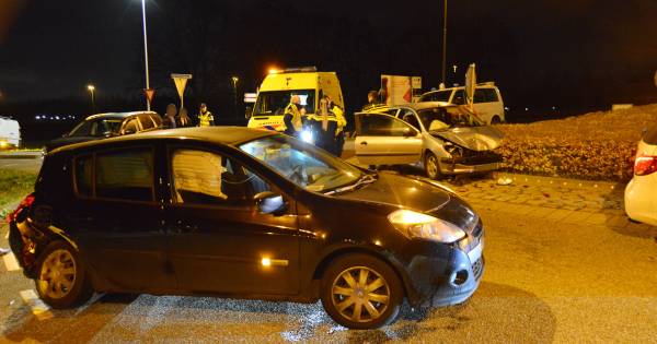 Botsing bij rotonde in #EttenLeur: één bestuurder meegenomen naar bureau.