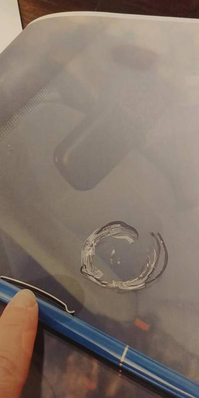 Boni kreeg stenen tegen haar voorruit gegooid: 'Enorm veel geluk gehad'