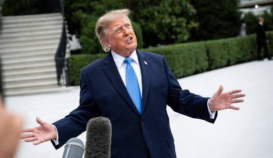 Trump roept, na jarenlange kritiek, nu zelf Republikeinen op om te stemmen per post: ‘Hij gooit het over een andere boeg’