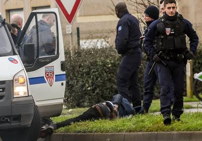 Zeker 18 gewonden door kogels tijdens rellen in Calais