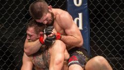 HERLEZEN. Maker van iconisch beeld McGregor-Khabib overleden aan corona - "Champions League mogelijk beslist met Final 8"