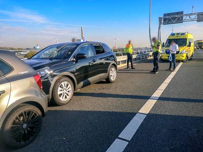 Thijs en Oscar redden zieke man op de snelweg: Hij zat schuimbekkend achter het stuur