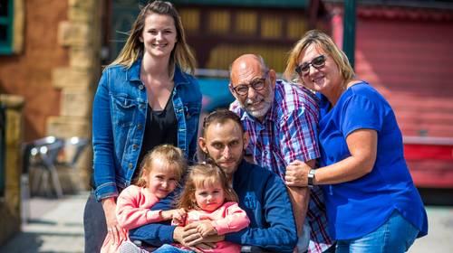 Stiefmama van papa Sergio vertelt over zijn laatste dagen: “Die ene dag in Plopsaland gaf hem kracht voor wéken”